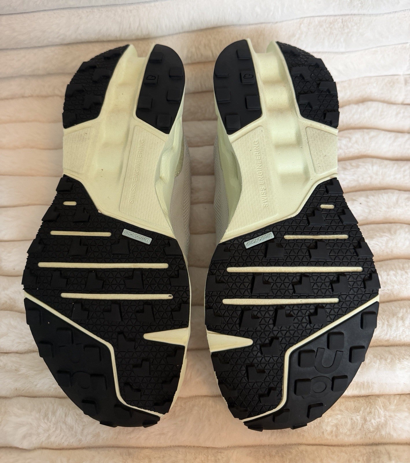 ON Cloudsurfer 2 Glacier Limelight Women’s Size 8 Pre-owned - Sole Essentials