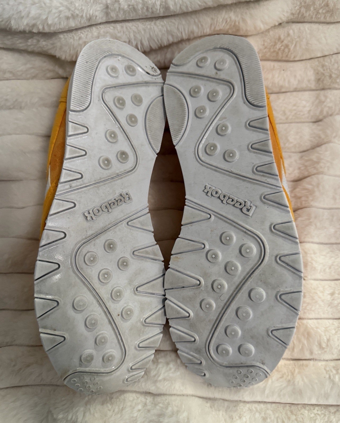 Size 5.5 - Reebok Classic Nylon Weathered Yellow Youth Size 5.5 Pre-owned - Sole Essentials