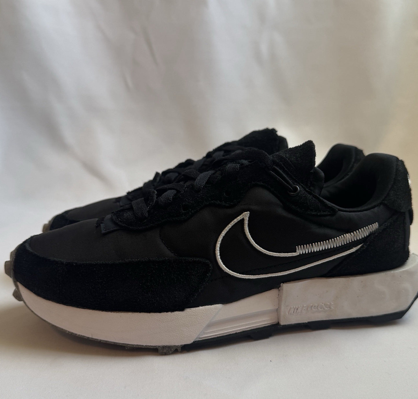 Nike Fontanka Waffle Black White Women’s Size 8.5  Pre-owned - Sole Essentials