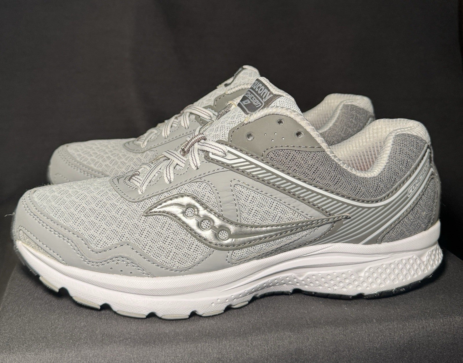 Saucony cohesion 10 Womens Size 9 Grey/White S15362-10  Pre-owned - Sole Essentials
