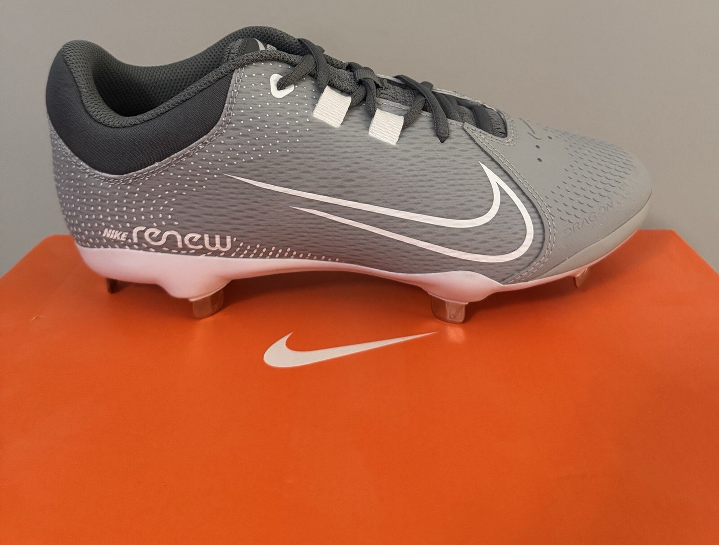 Nike Hyperdiamond 4 Pro Softball Cleats Women’s Size 8.5 Grey/White NEW - Sole Essentials