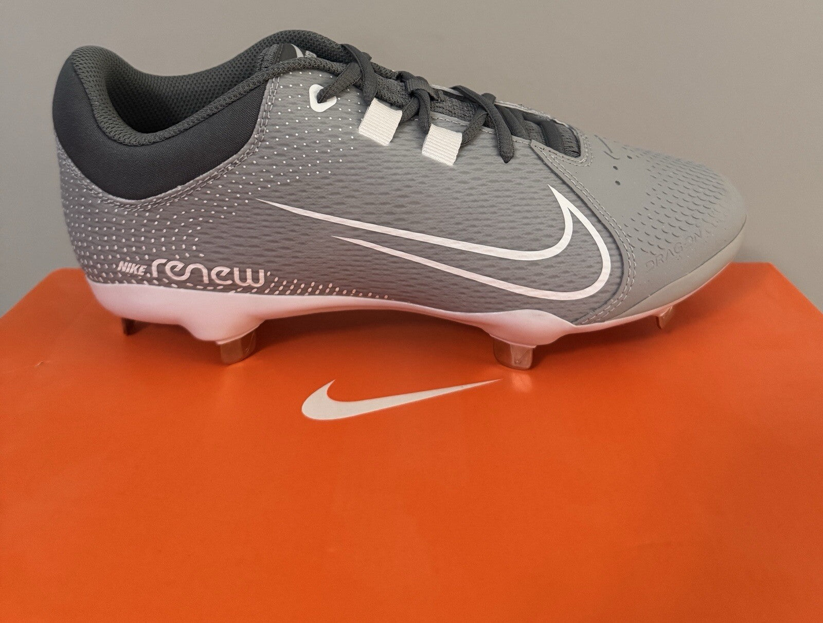 Nike Hyperdiamond 4 Pro Softball Cleats Women’s Size 8.5 Grey/White NEW - Sole Essentials