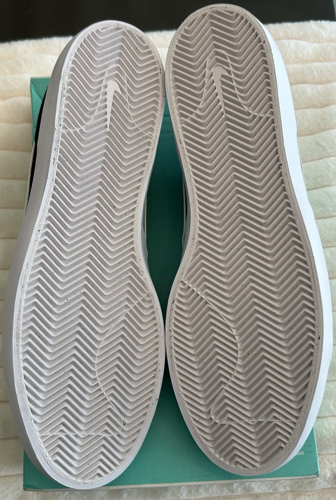 Men's Nike SB Heritage Vulc Sneakers - White / Black - Sole Essentials