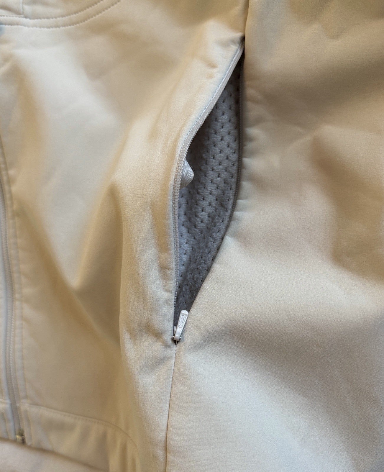 The North Face Apex Bionic Women’s Size M Pre-owned Excellent Condition - Sole Essentials