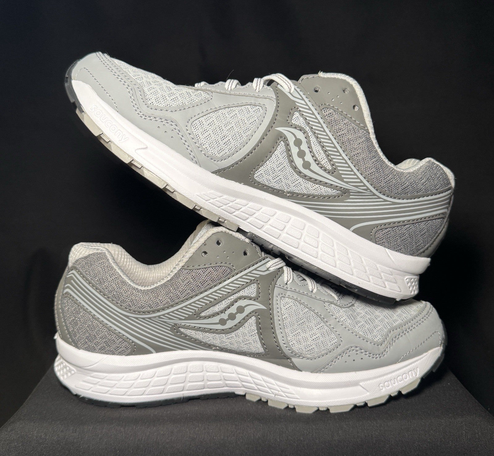 Saucony cohesion 10 Womens Size 9 Grey/White S15362-10  Pre-owned - Sole Essentials