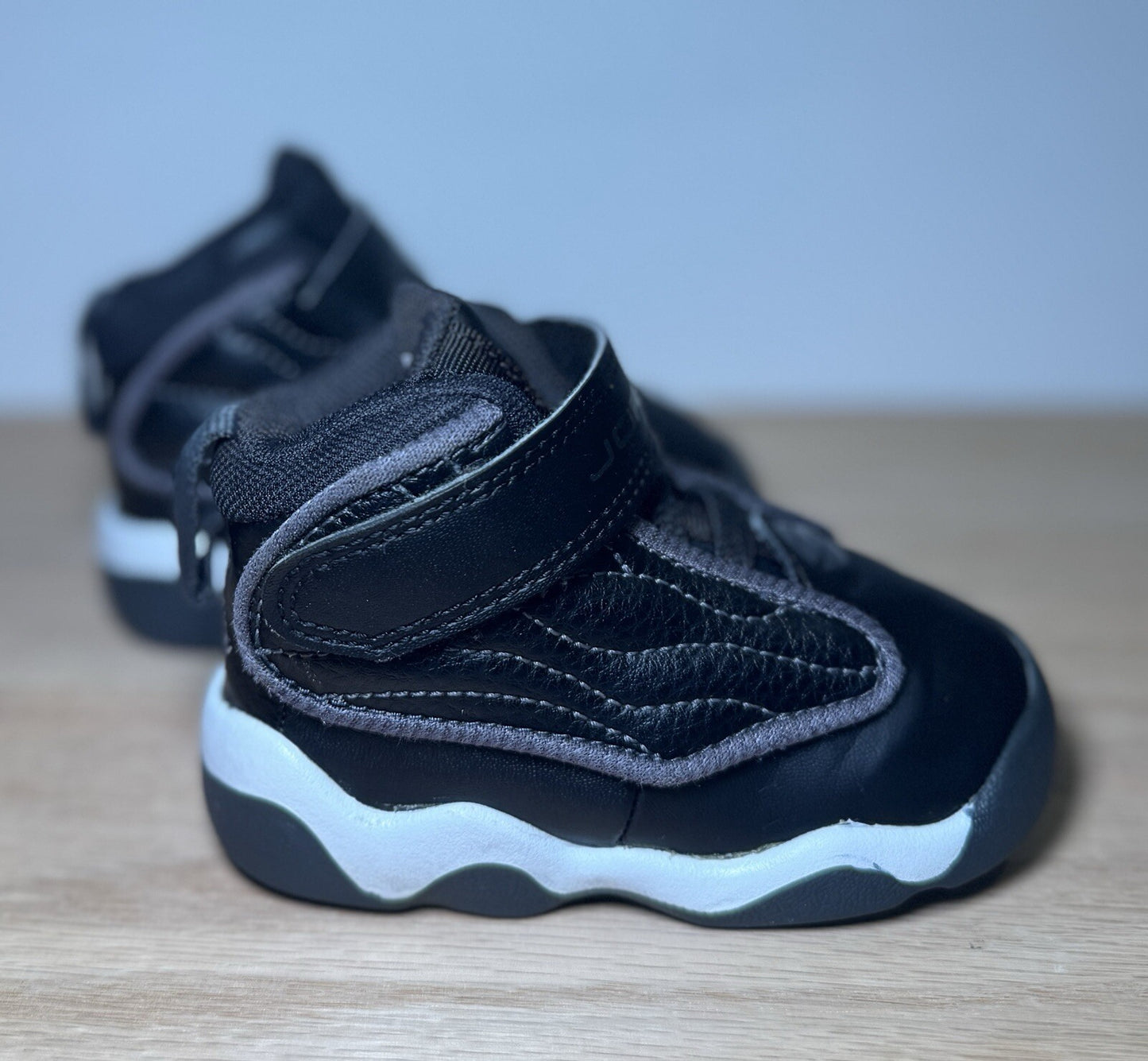 Jordan Pro Strong TD Size 4C.  Pre-Owned Great Condition - Sole Essentials