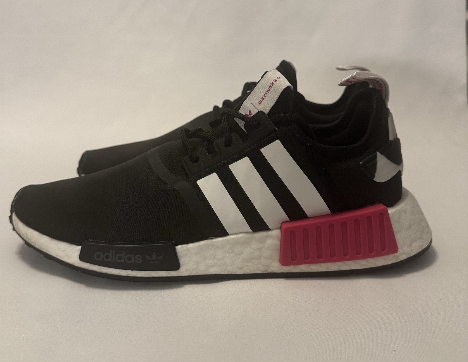 adidas Marimekko x NMD_R1 Laine Wave Women’s Size 9.5 Black White Pink GX8765 Pre-Owned - Sole Essentials