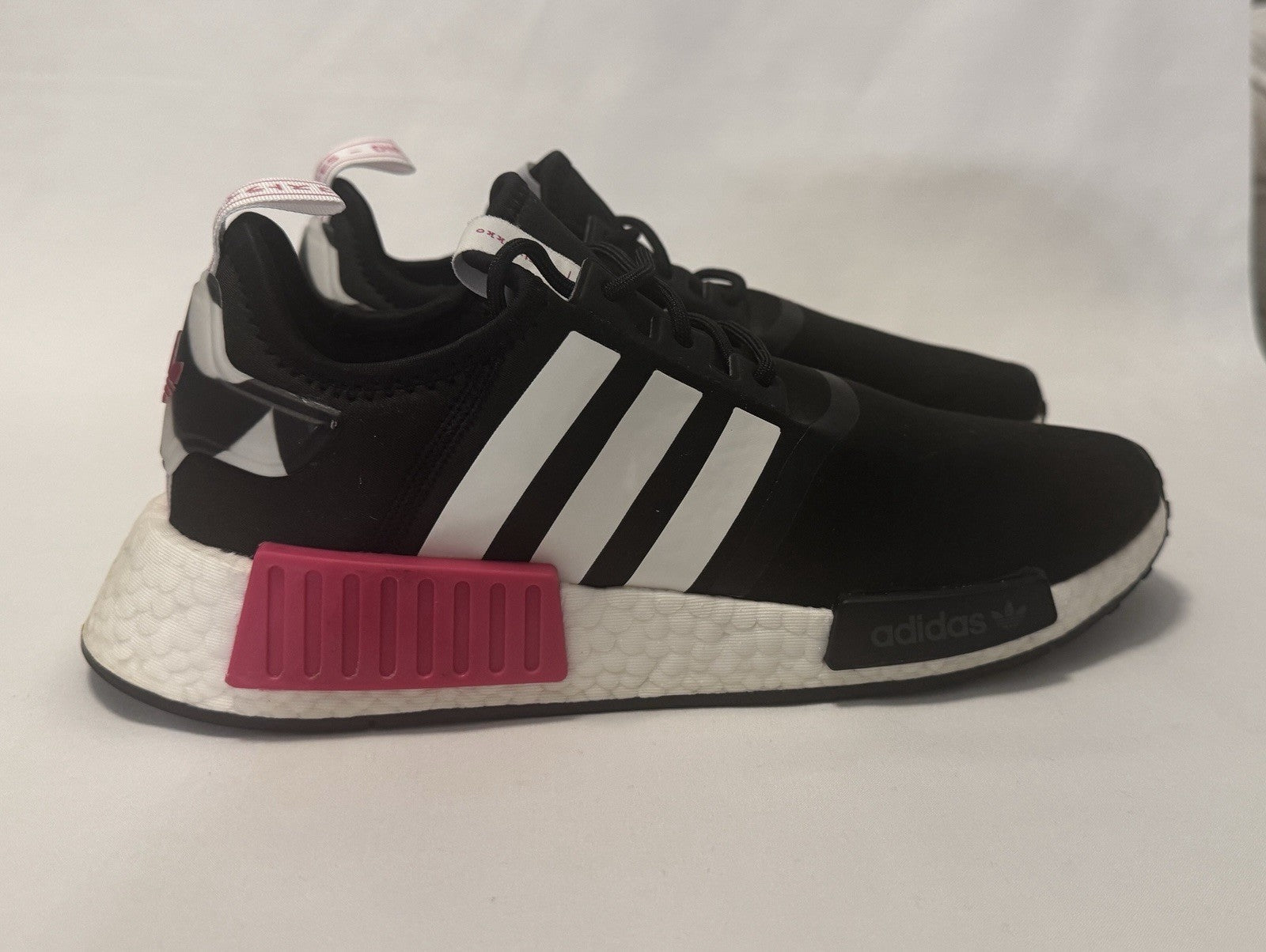 adidas Marimekko x NMD_R1 Laine Wave Women’s Size 9.5 Black White Pink GX8765 Pre-Owned - Sole Essentials