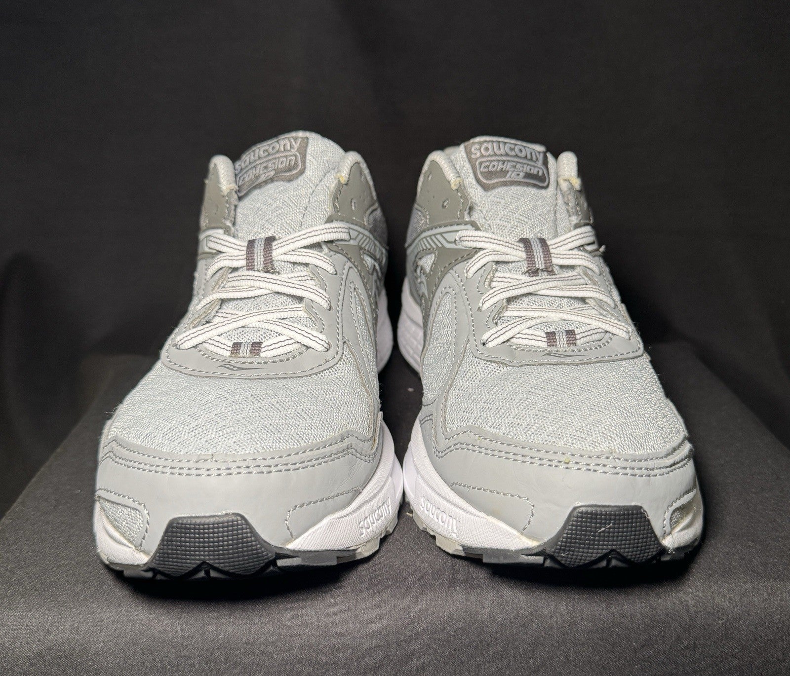 Saucony cohesion 10 Womens Size 9 Grey/White S15362-10  Pre-owned - Sole Essentials