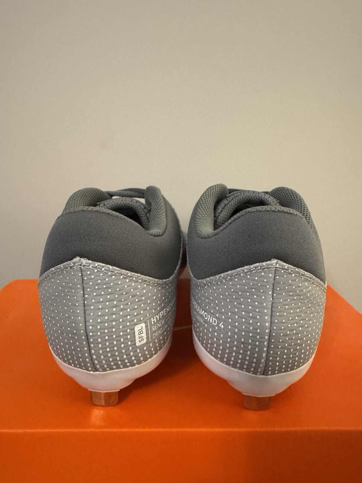 Nike Hyperdiamond 4 Pro Softball Cleats Women’s Size 8.5 Grey/White NEW - Sole Essentials