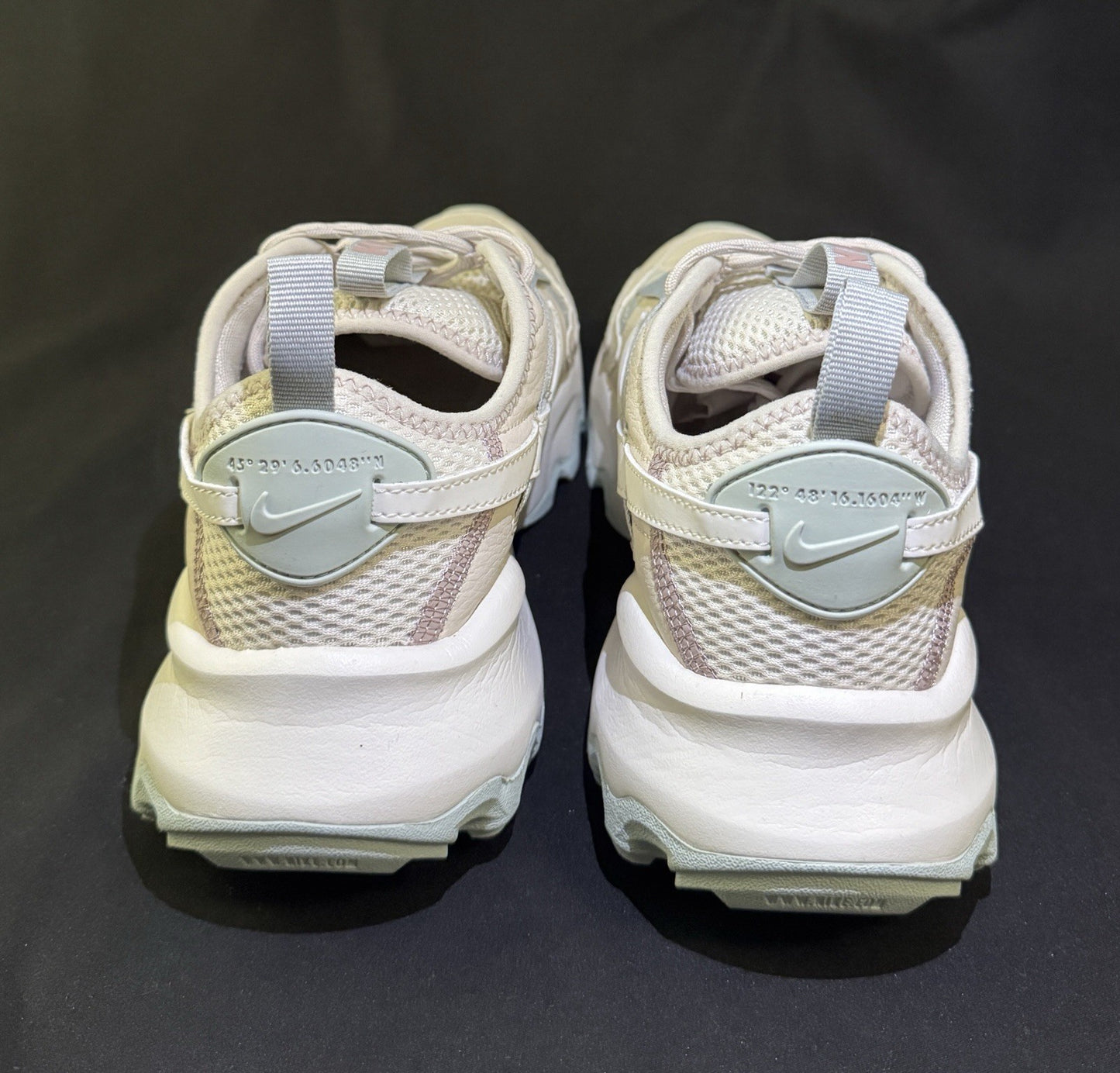 Nike TC 7900 Light Orewood Taupe Women’s Size 8.5 Pre-owned CLEAN No box - Sole Essentials