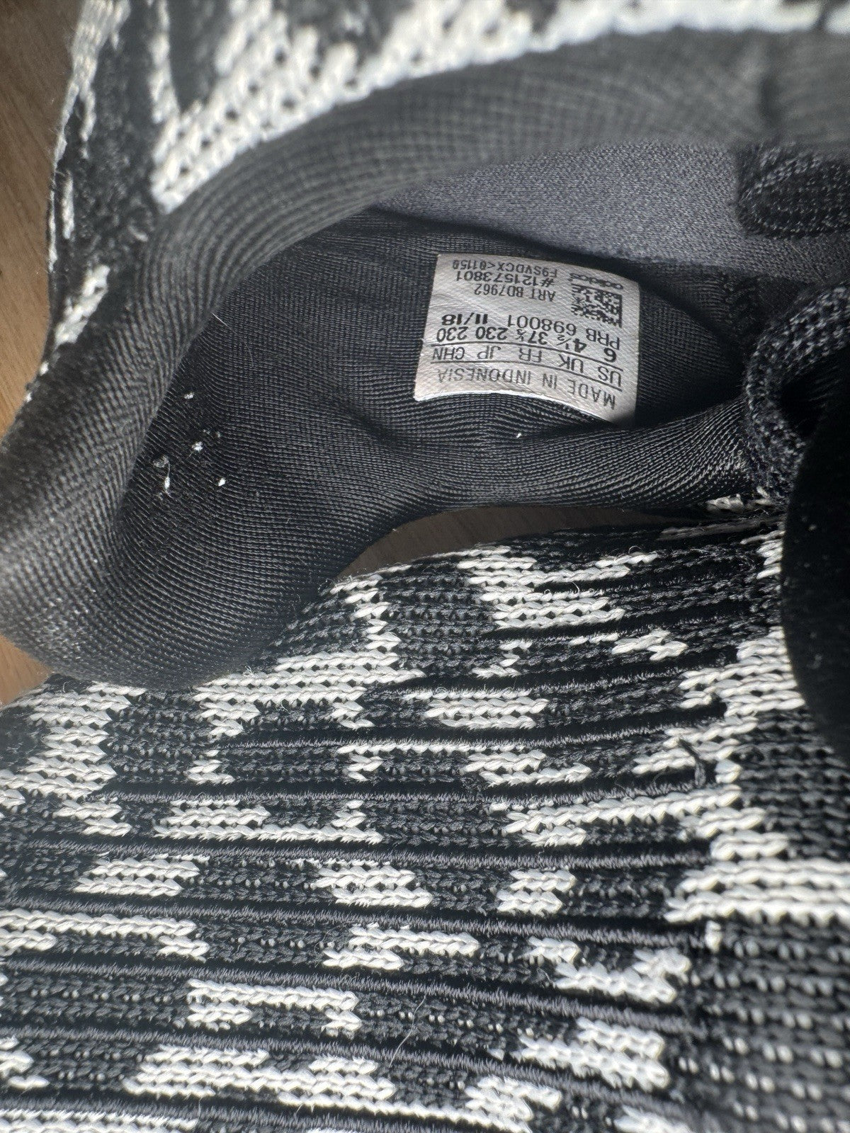 adidas Swift Run Women’s Size 6 Raw White/Core Black/Carbon - Sole Essentials