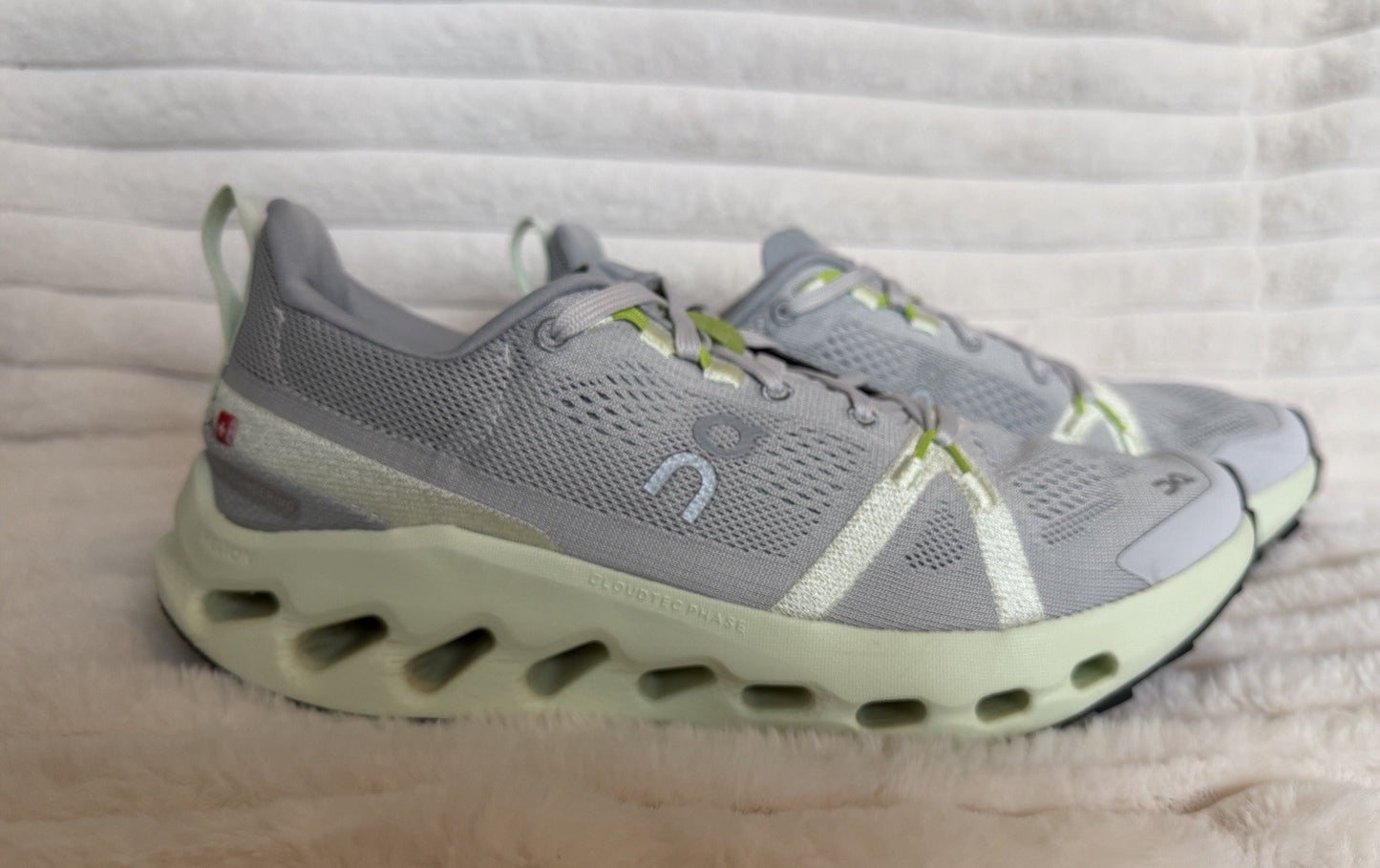 ON Cloudsurfer 2 Glacier Limelight Women’s Size 8  Pre-owned - Sole Essentials