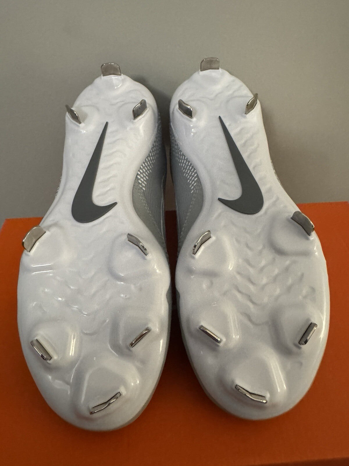 Nike Hyperdiamond 4 Pro Softball Cleats Women’s Size 8.5 Grey/White NEW - Sole Essentials