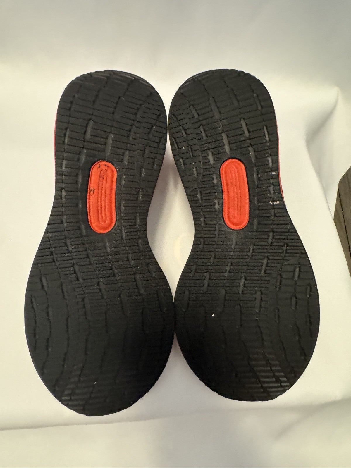 Adidas Runfalcon 5.0 Cloudfoam Black/Red/White Youth Size 6  Pre-owned - Sole Essentials