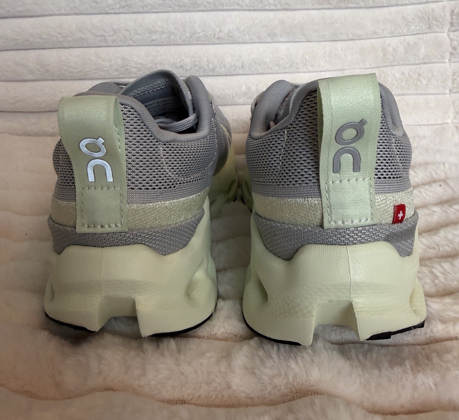 ON Cloudsurfer 2 Glacier Limelight Women’s Size 8  Pre-owned - Sole Essentials