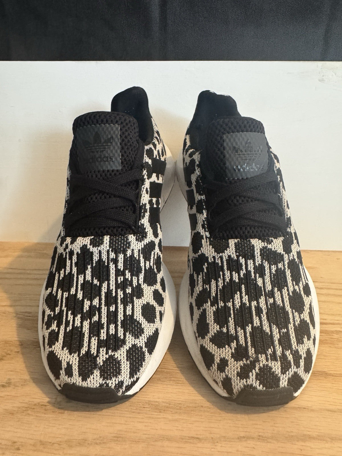 adidas Swift Run Women’s Size 6 Raw White/Core Black/Carbon - Sole Essentials