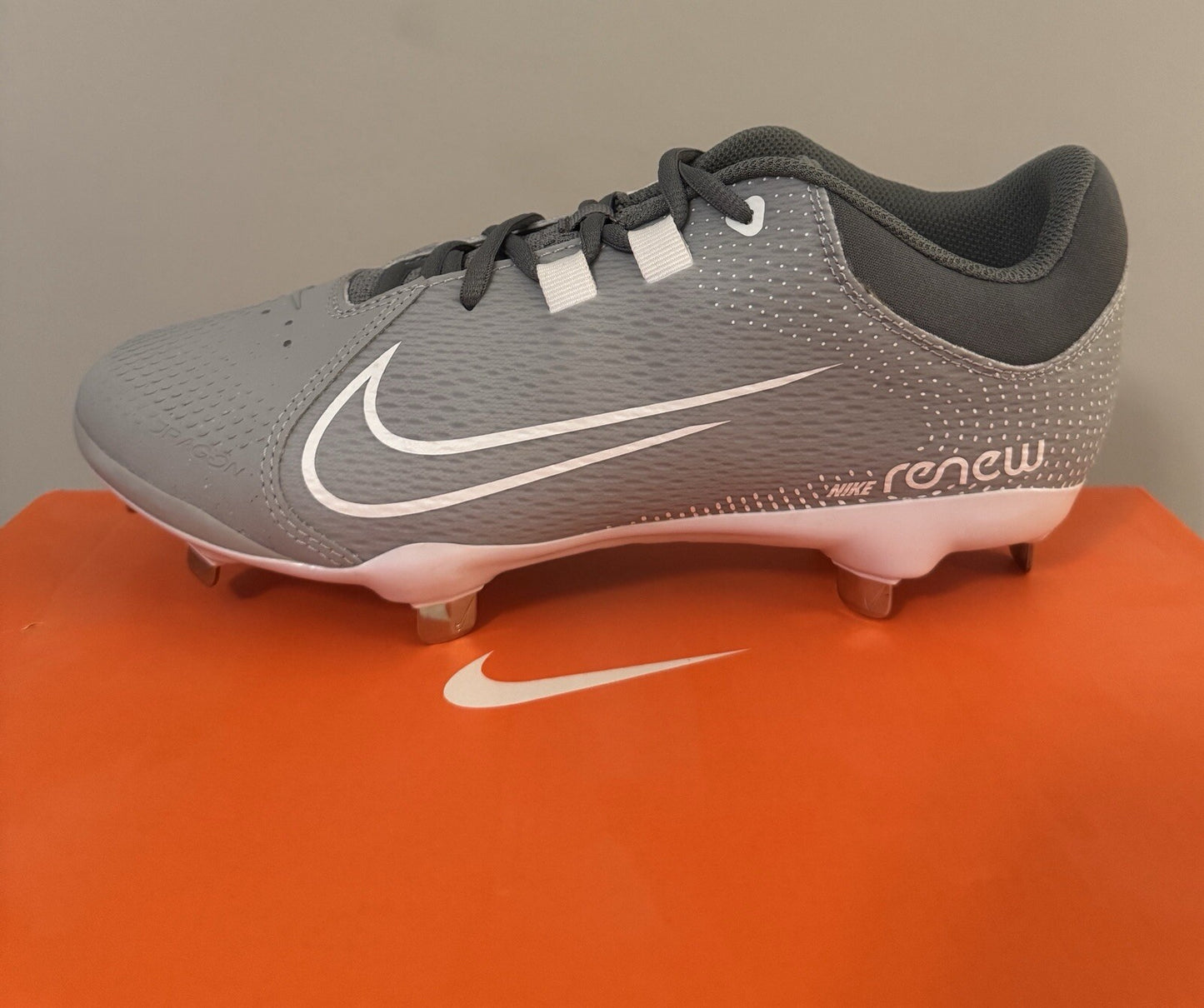 Nike Hyperdiamond 4 Pro Softball Cleats Women’s Size 8.5 Grey/White NEW - Sole Essentials