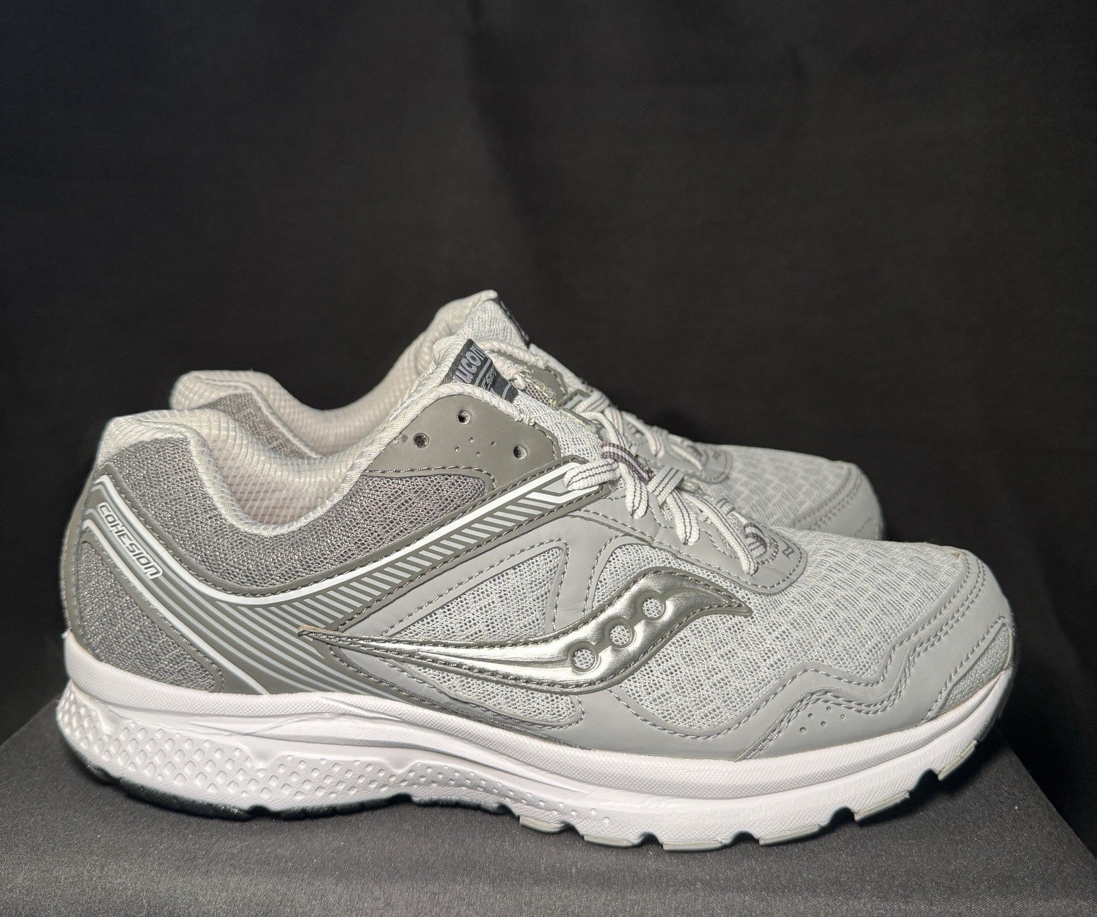 Saucony cohesion 10 Womens Size 9 Grey/White S15362-10  Pre-owned - Sole Essentials