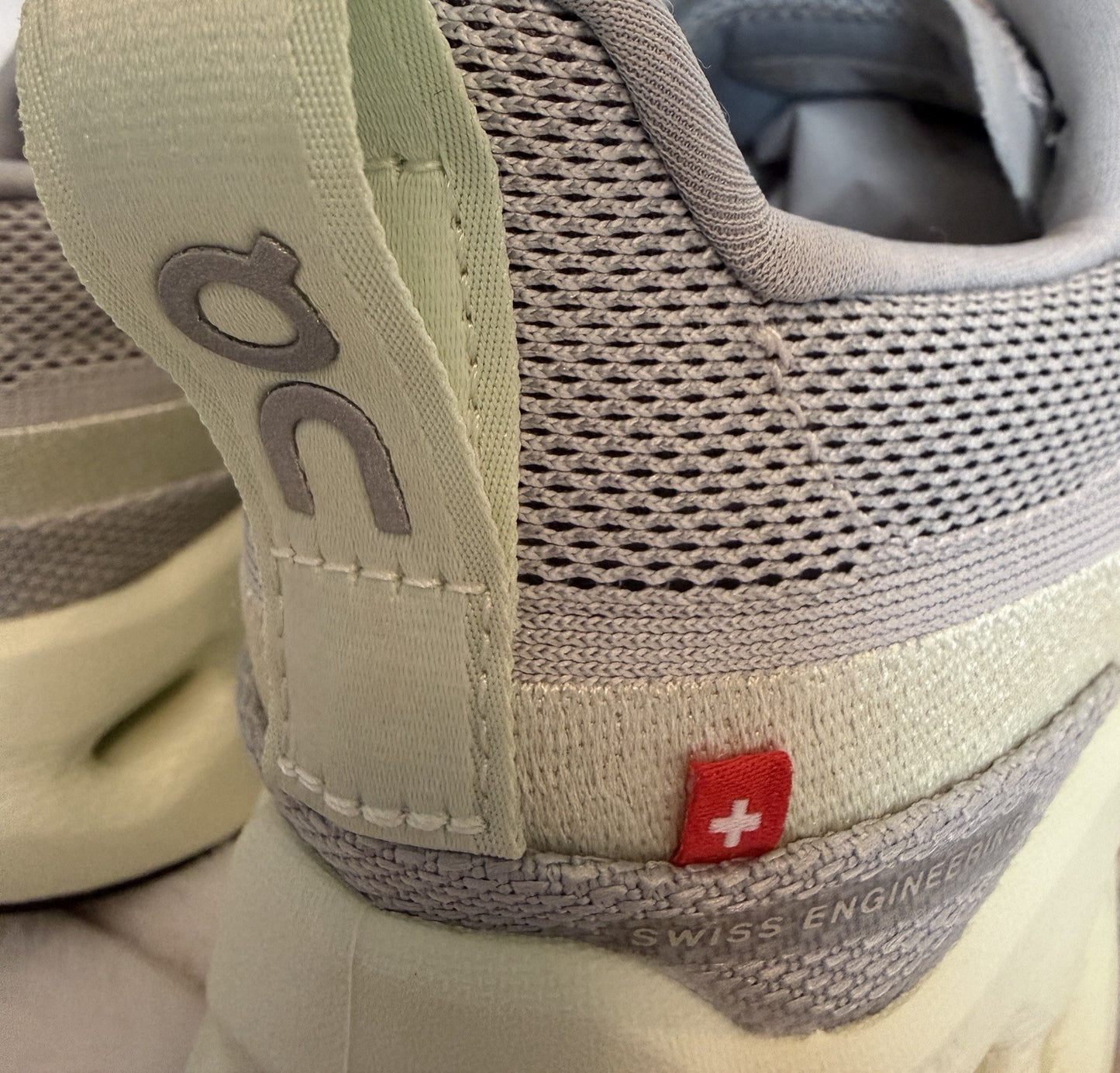 ON Cloudsurfer 2 Glacier Limelight Women’s Size 8  Pre-owned - Sole Essentials