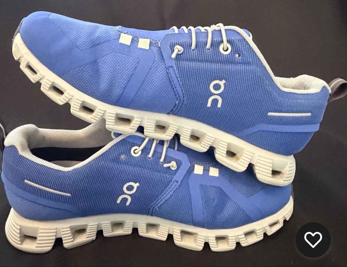 On Cloud 5 Waterproof Womens Size 9 Pre-owned