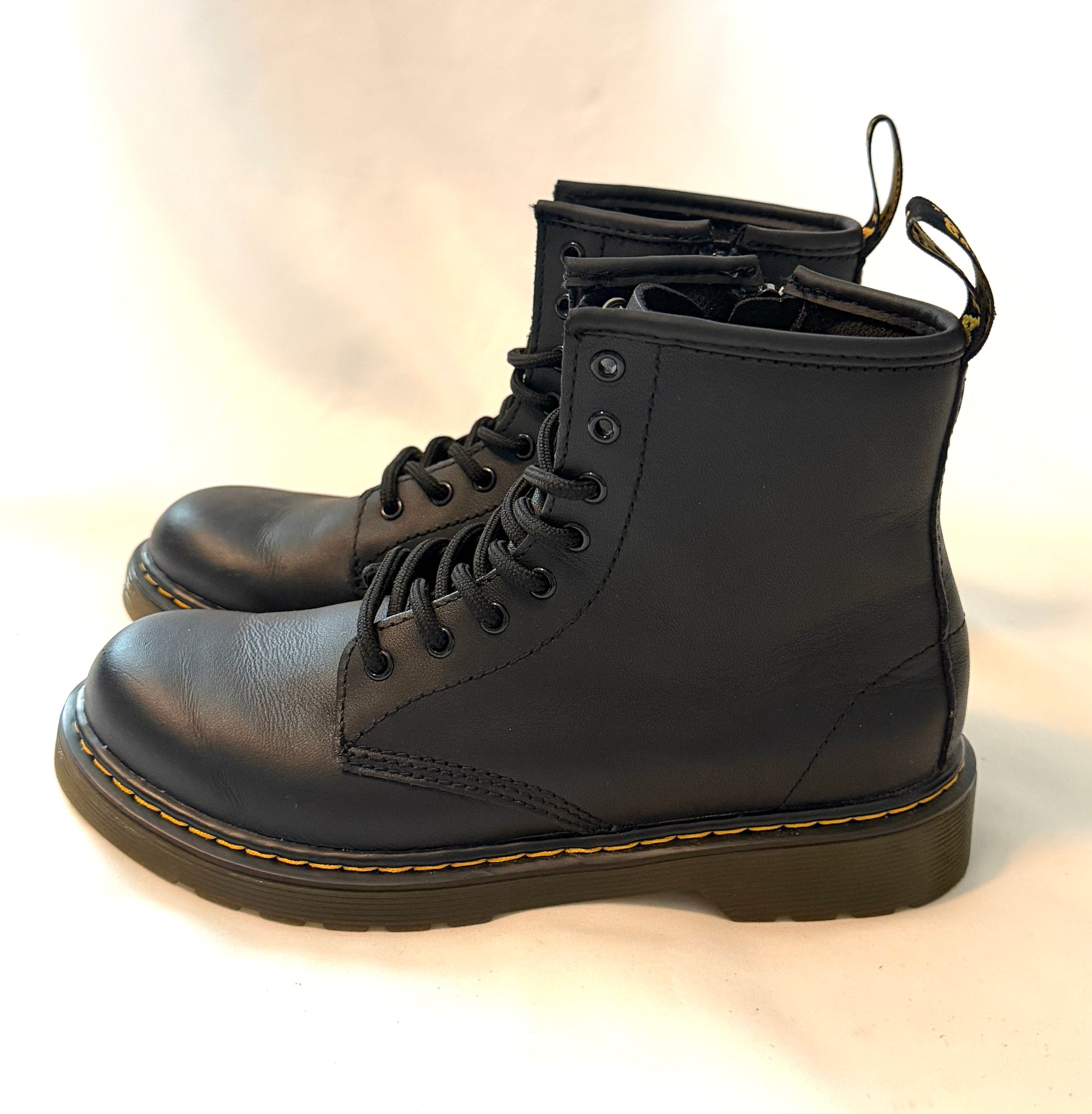 Dr. Martens 1460 Junior Boots Size 4Y Pre-owned Excellent Condition - Sole Essentials