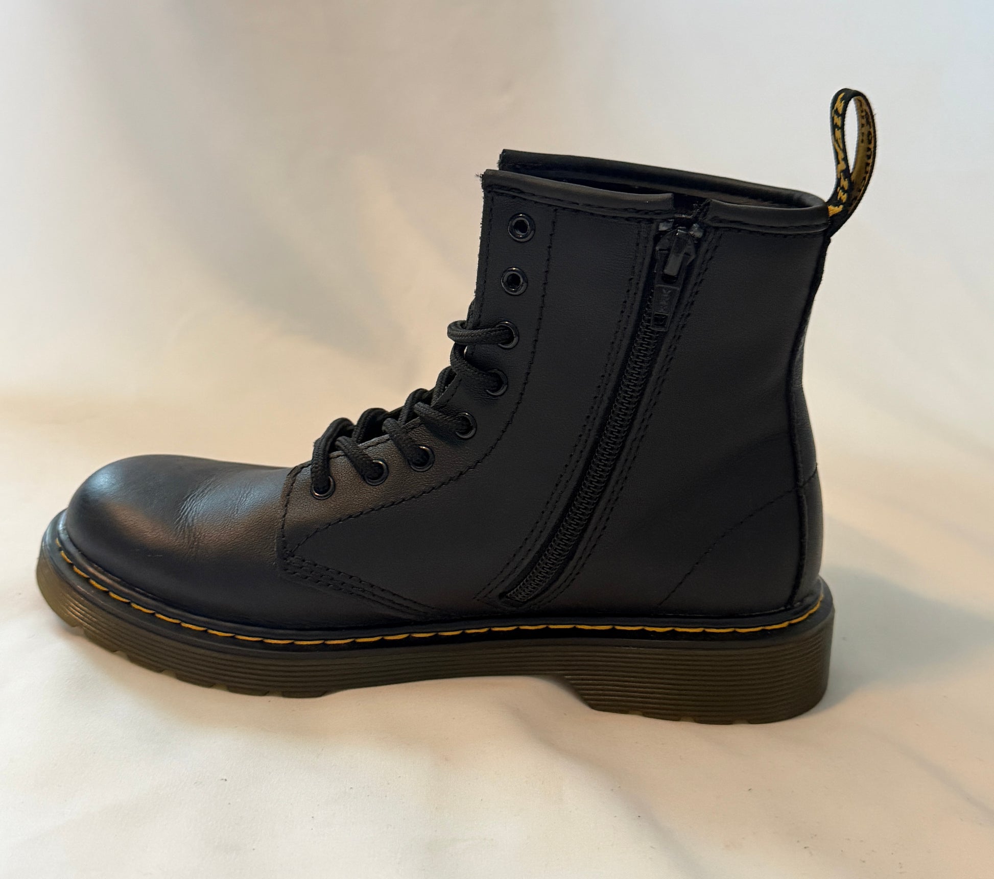 Dr. Martens 1460 Junior Boots Size 4Y Pre-owned Excellent Condition - Sole Essentials
