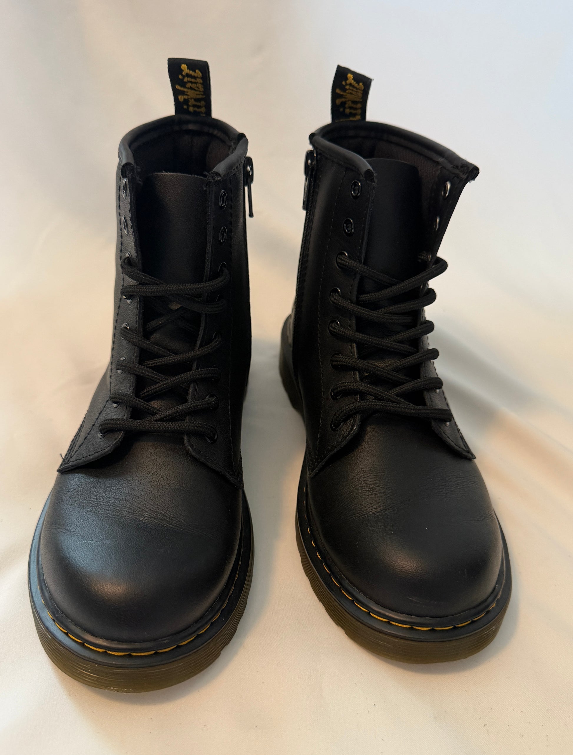 Dr. Martens 1460 Junior Boots Size 4Y Pre-owned Excellent Condition - Sole Essentials