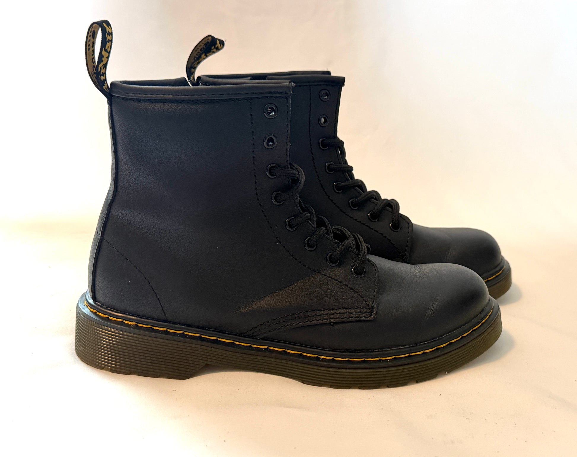Dr. Martens 1460 Junior Boots Size 4Y Pre-owned Excellent Condition - Sole Essentials